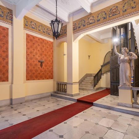 Palazzo Galeoni Luxury Suites Salerno Bagian luar foto