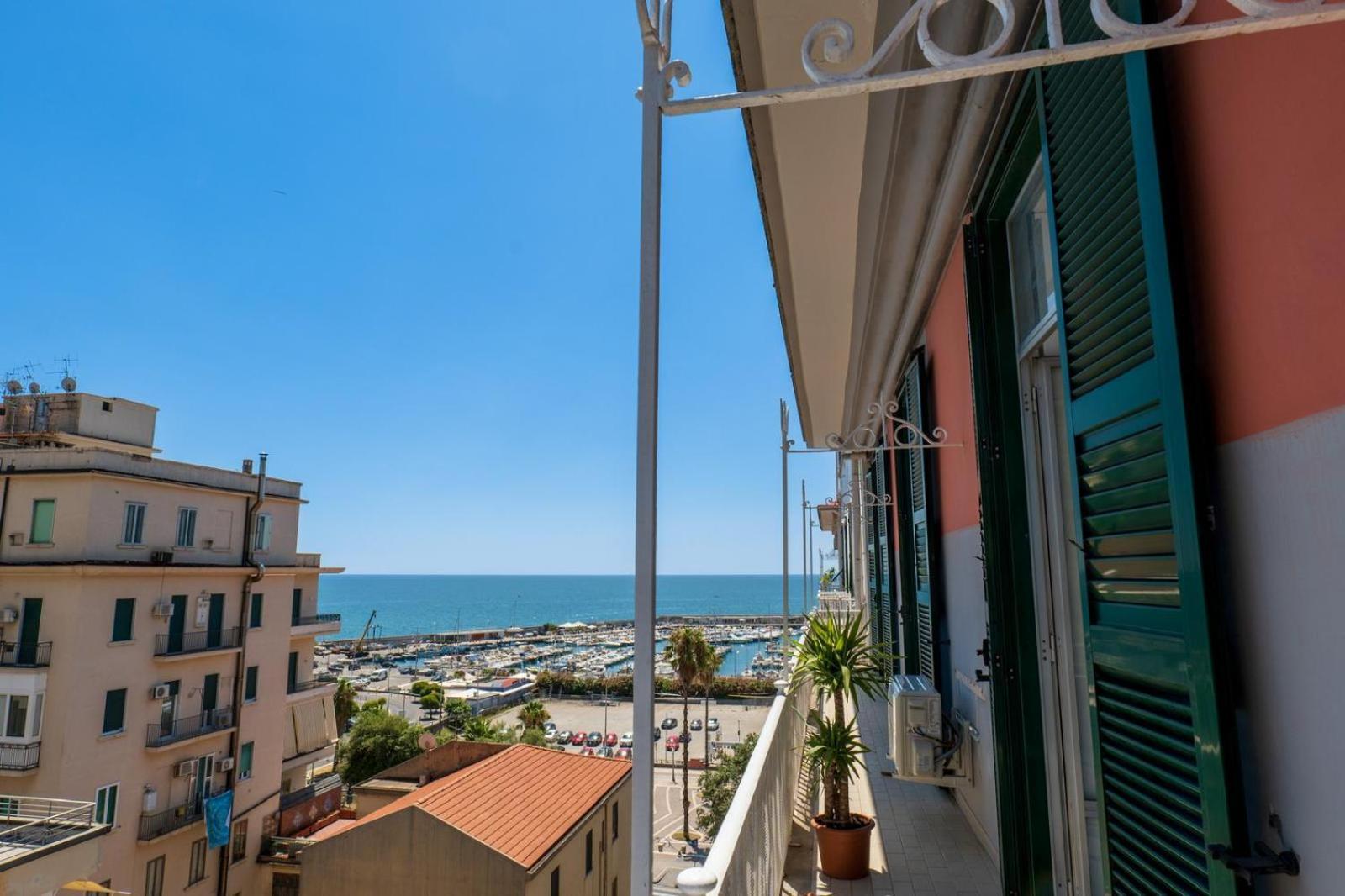 Palazzo Galeoni Luxury Suites Salerno Bagian luar foto