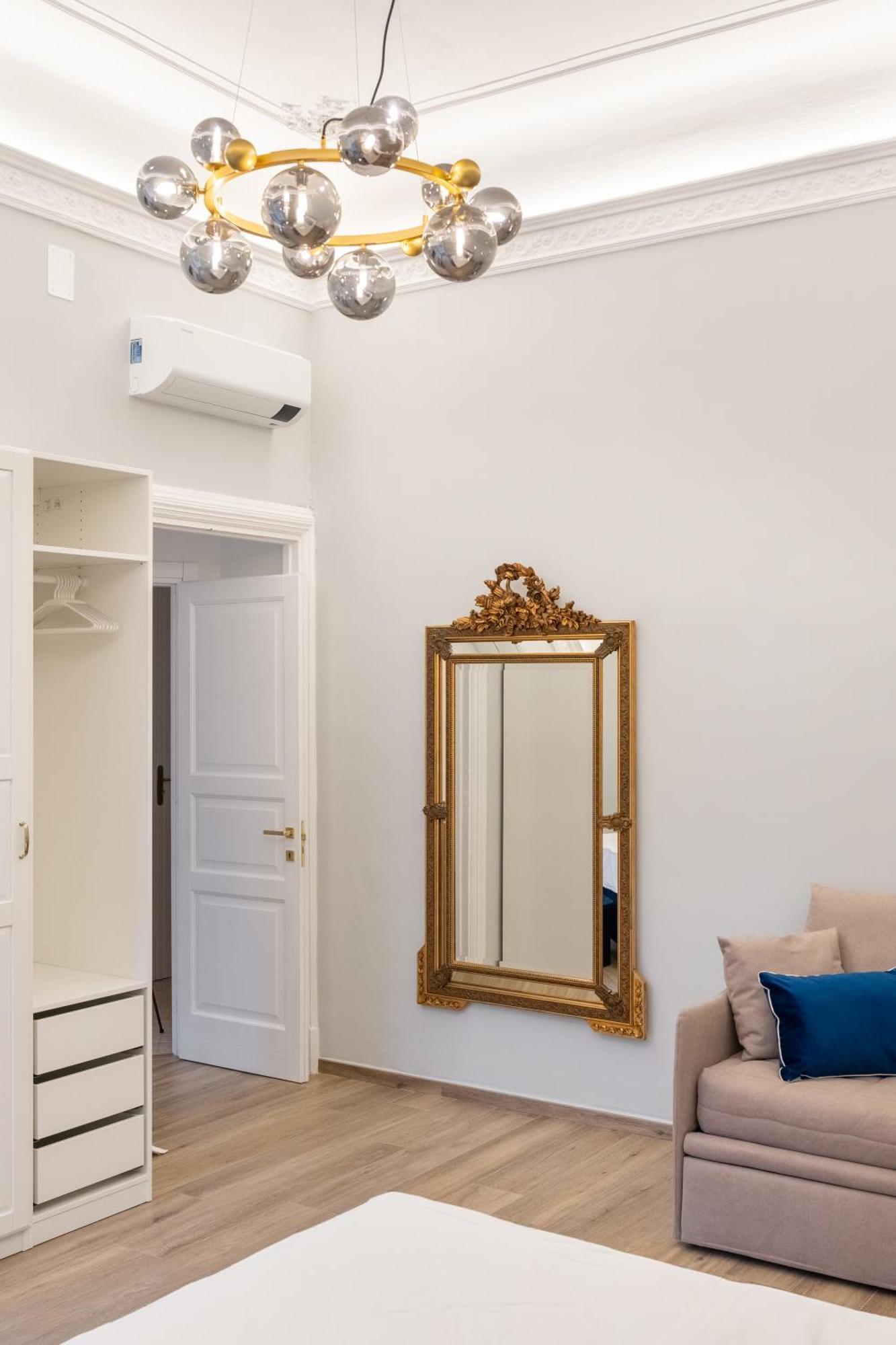 Palazzo Galeoni Luxury Suites Salerno Bagian luar foto