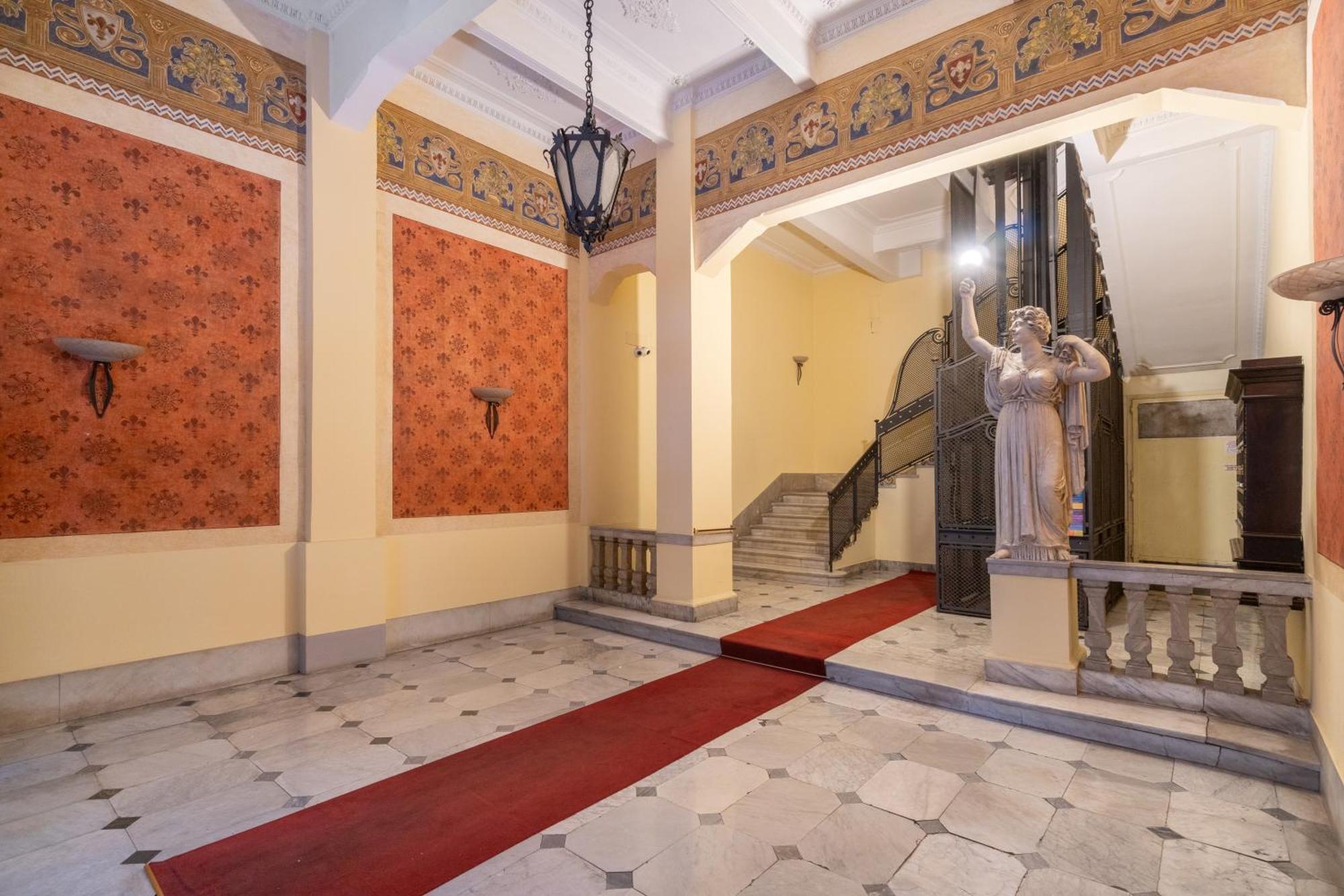 Palazzo Galeoni Luxury Suites Salerno Bagian luar foto