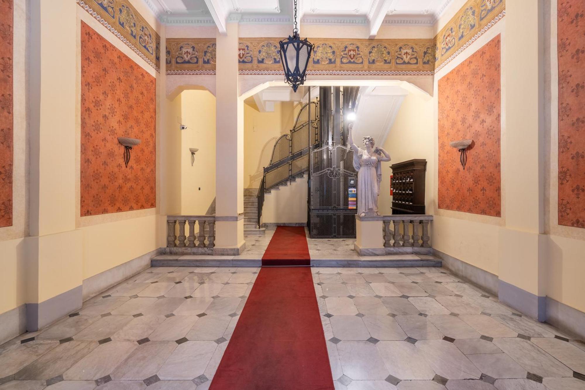 Palazzo Galeoni Luxury Suites Salerno Bagian luar foto