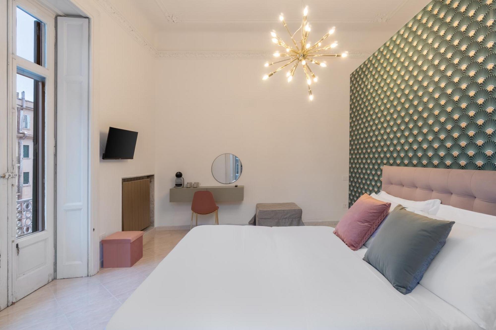Palazzo Galeoni Luxury Suites Salerno Bagian luar foto